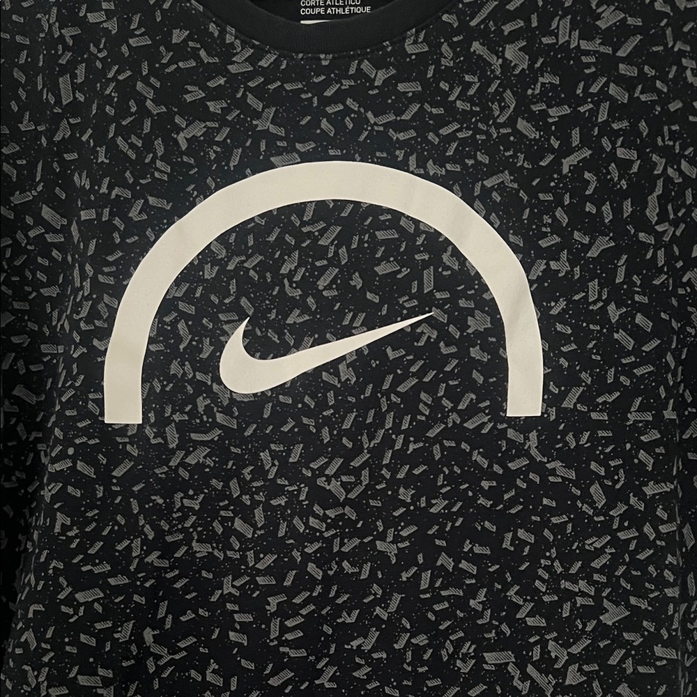 Nike Black and White Short Sleeve Tee - Picture 3 of 4